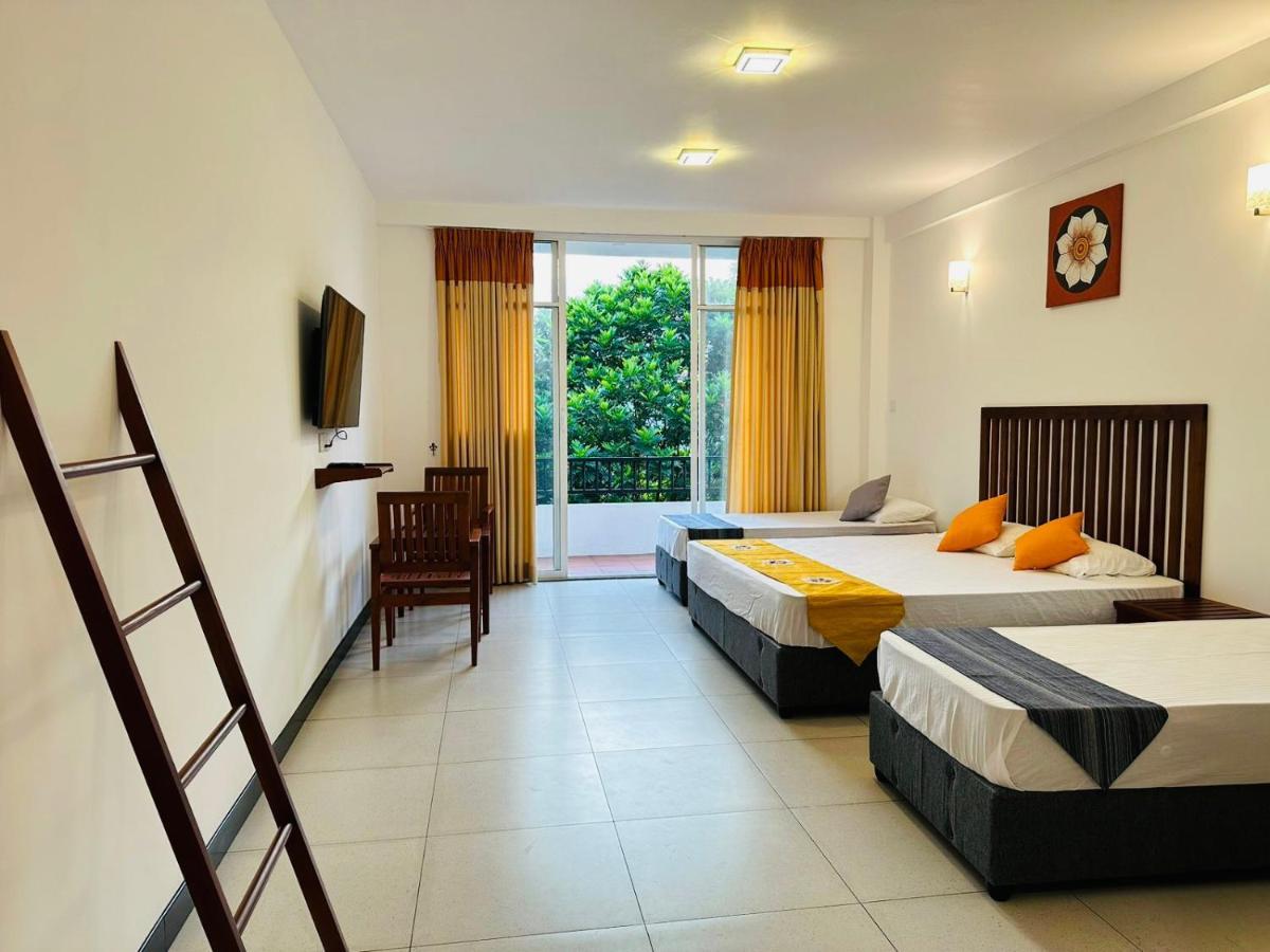 Kandy Hub Guest House Bagian luar foto
