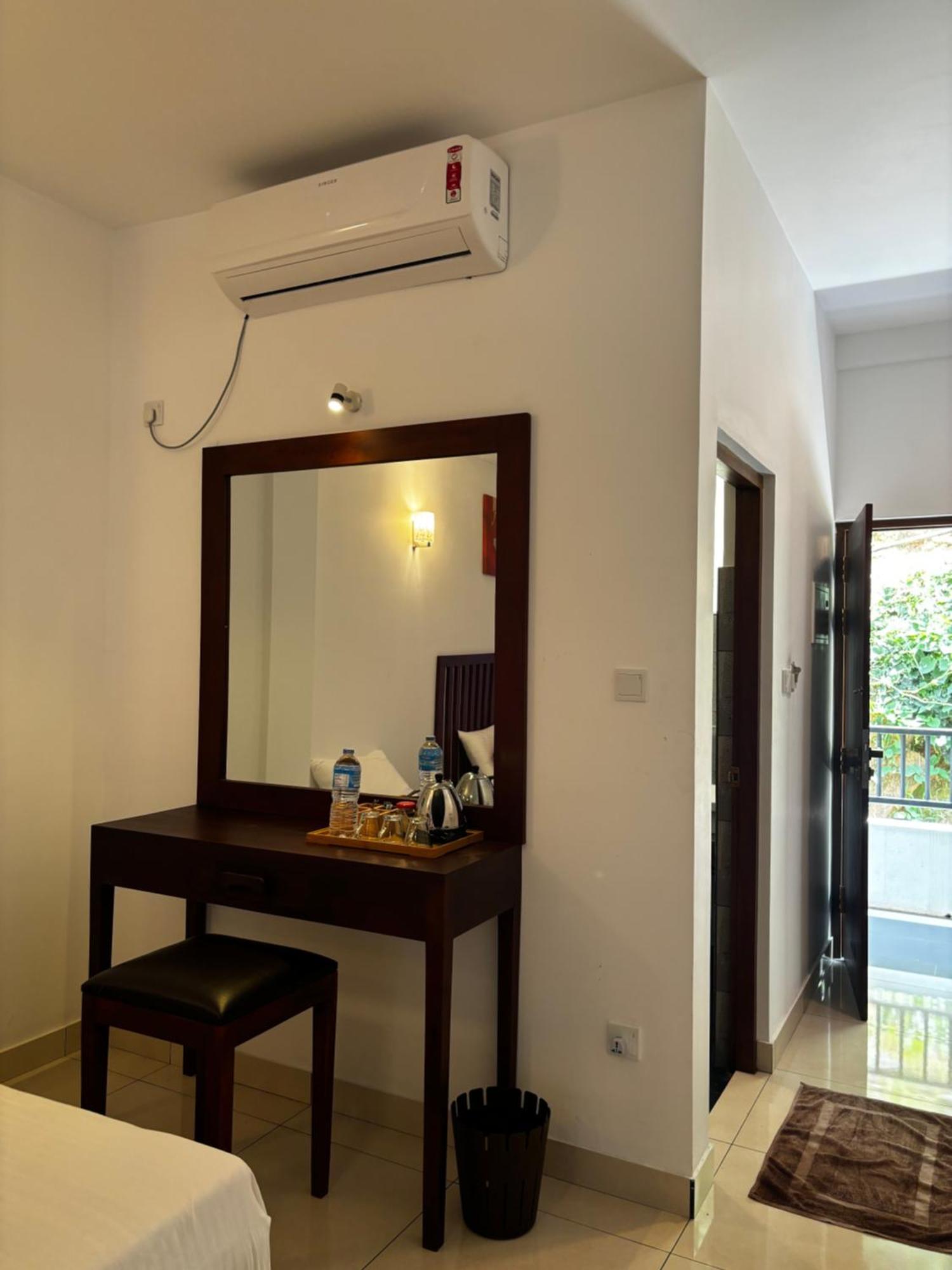 Kandy Hub Guest House Bagian luar foto